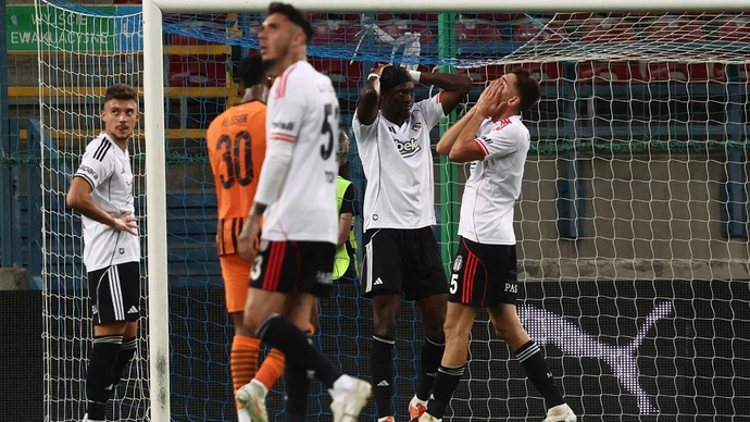Sizce Beşiktaş′ın Avrupa Ligi′nden elenme sebebi nedir?