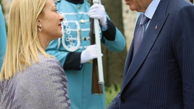 Meloni ile erdoğan arasında biseymi var?