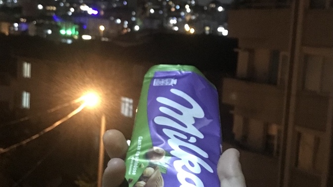 Gecenizde Sizinle Beraber Olan Nedir?