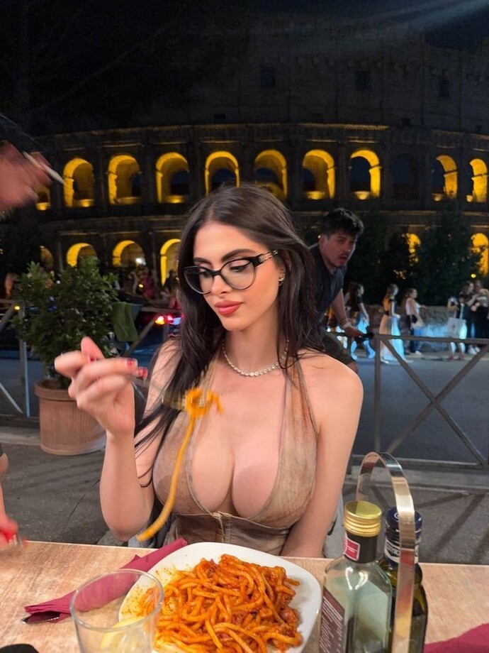 Karınca gibi çalışıyorum kurt gibi acıkıyorum, akşama yapacağın yemekten bende yeseydim ben ne yemiş olurdum?