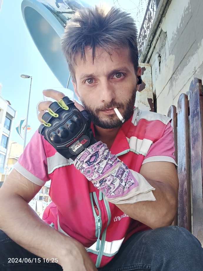 Kollarımda ki kesikleri gören yara sanıyor, yüreğimdekileri görmüyorlar! 