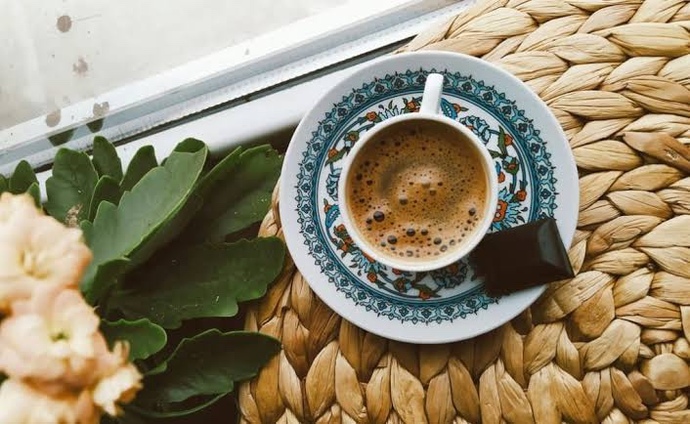 Kim bana kahve ısmarlıyor?