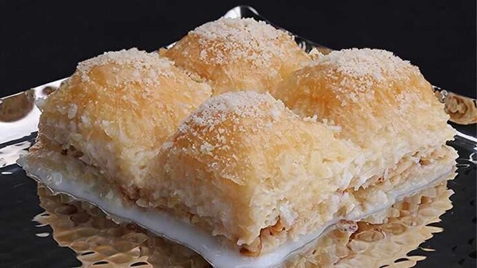 Hiç daha önce sütlü Nuriye tatlısı yediniz mi? Tadını beğendiniz mi arkadaşlar?