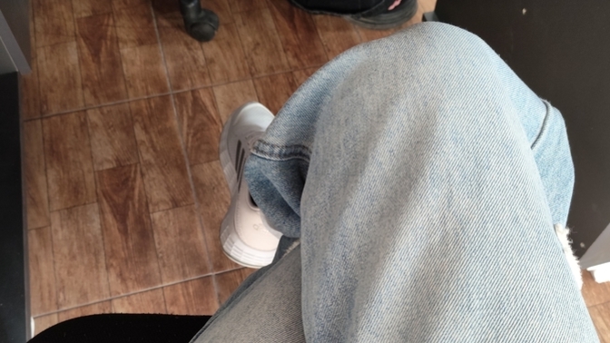 Kuaföre geldim çalışan abla bir saattir sevgilisiyle mesajlaşıyor sizce başka kuaföre gitsem ayıp olur mu?🤔?
