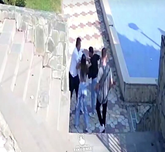 Parkta ki çifti uygunsuz hareketleri yüzünden uyaran muhtarı bıçak çekip defalarca bıçaklayan şahıs hakkında ne düşünüyorsunuz?