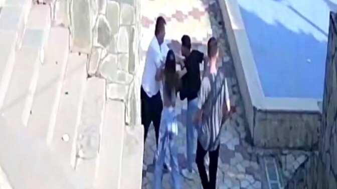 Parkta ki çifti uygunsuz hareketleri yüzünden uyaran muhtarı bıçak çekip defalarca bıçaklayan şahıs hakkında ne düşünüyorsunuz?