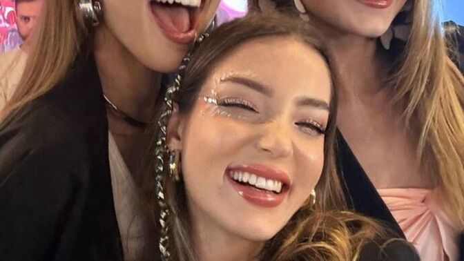 Hemcinslerinizden iltifat almanız hoşunuza gidermi 💗🍒?
