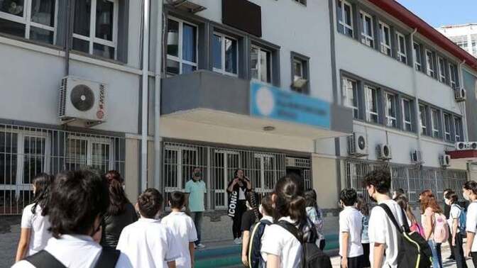 CİMER üzerinden MEB'e teşekkür: "Aileler farklı kıyafet almakta zorlanıyordu" Sizce tek tip kıyafet iyi mi oldu?