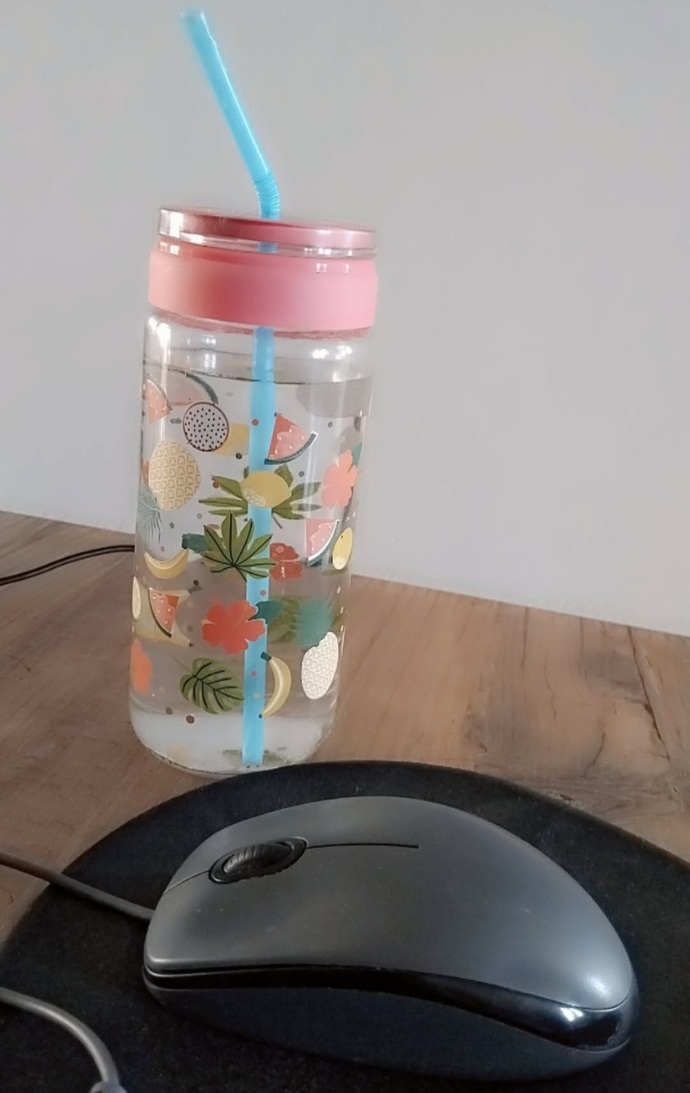 Bardağın güzelliği su içmene neden midir😃?