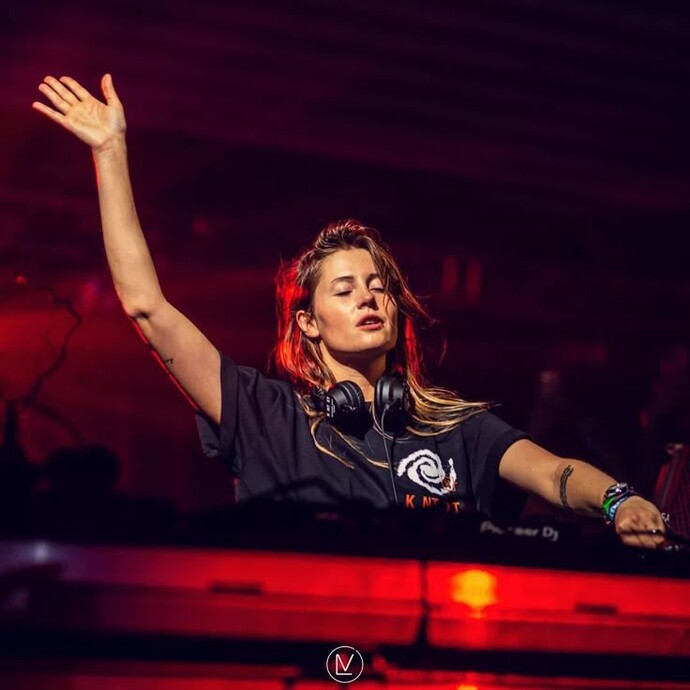 İstanbulda Charlotte De Witte konserine katılacak biri var mı?