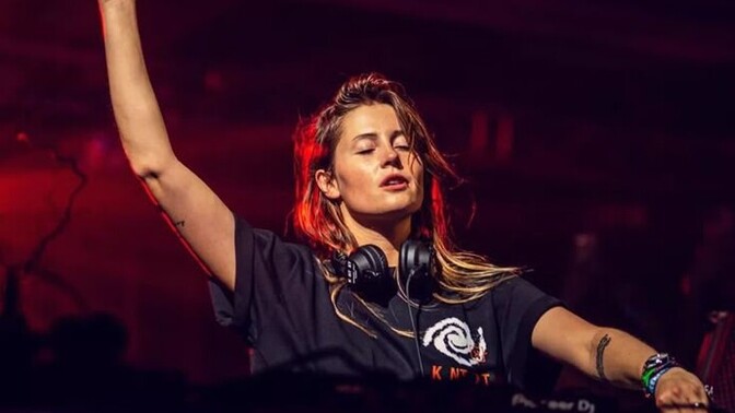 İstanbul'da Charlotte De Witte konserine katılacak biri var mı?