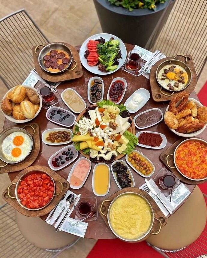 Güne enerjik başlamak için şöyle dolu dolu, sıkı bir kahvaltıyı sevenlerden misiniz?
