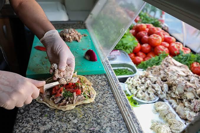Flörtü kebap yemeye götürdüm bana kıro dedi. Napiyim ben buna şimdi?