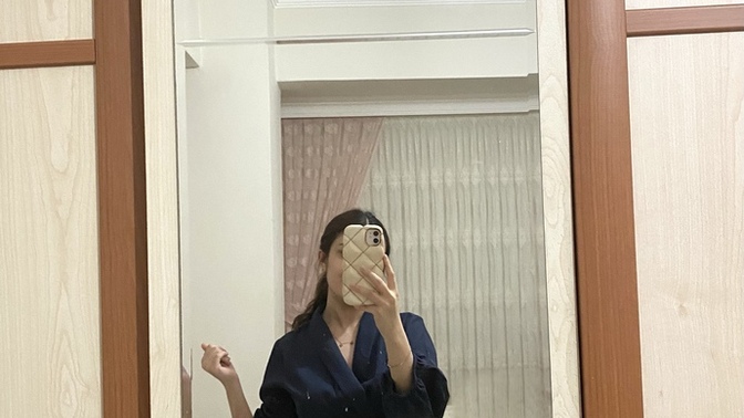 Sizce bu kombin çok mu klasik? normal mavi kot giyip üzerine düz spor bişey mi giysem bunu mu giysem?