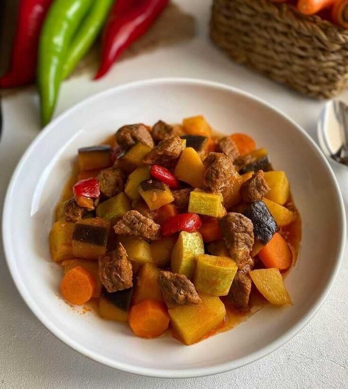 Sebze yemeklerini etli mi daha lezzetli buluyorsunuz, yoksa sade, etsiz haliyle mi tercih edersiniz?