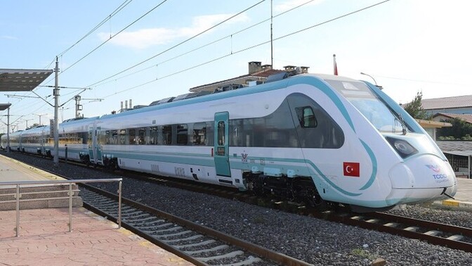 Tren kazası yoksa tır kazası mı yük treni de var bi 150 km ile 200 ile gelen Bi tren araba Çarp sa ne olur veya araba tır çarparsa?