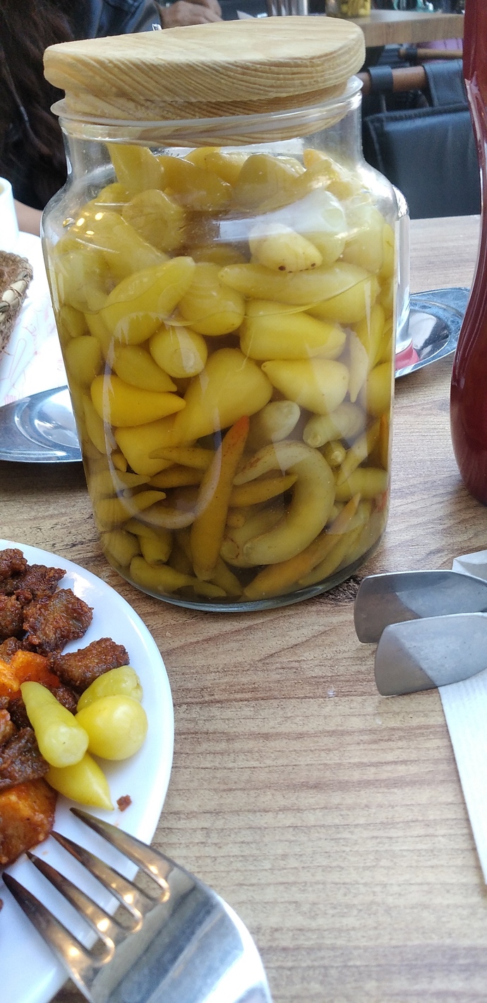Küçük arnavut biberleri en çok hangi yemeğin yanında güzel gidiyor?