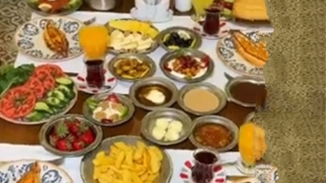 İlk buluşmada flört masaya ne varsa donat derse gözünüz korkar mı?