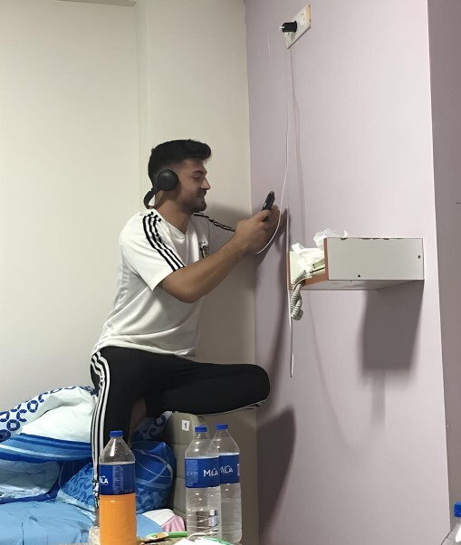 Daha önce hiç manitanla priz başında hunharca chatleştin mi?