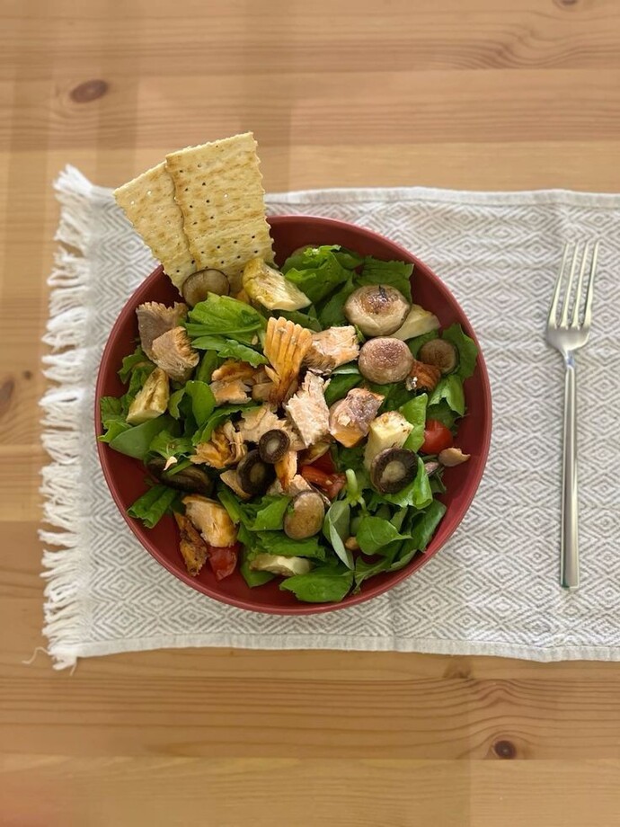 Hellomsuu salata karın doyurur mu?