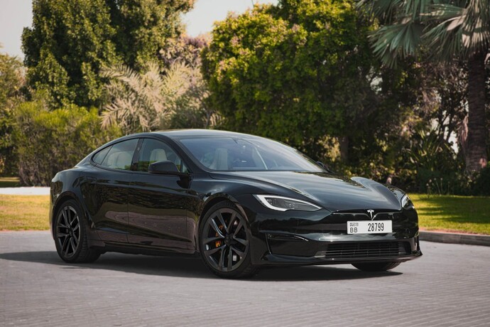 E60 m5 tesla saplamaya bilir mi veya işin içini tesla s plaid girerse yarışa ne olur?