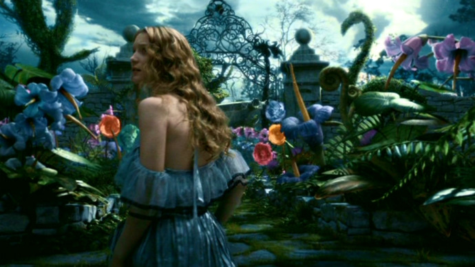 Tim Burton’ın Alice evreni size göre büyüleyici mi yoksa biraz karanlık mı?