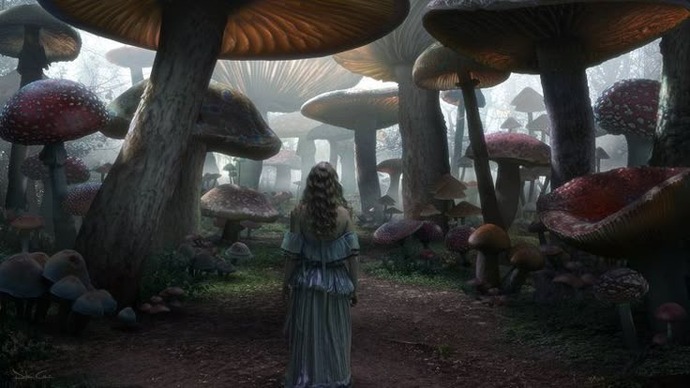 Tim Burton’ın Alice evreni size göre büyüleyici mi yoksa biraz karanlık mı?