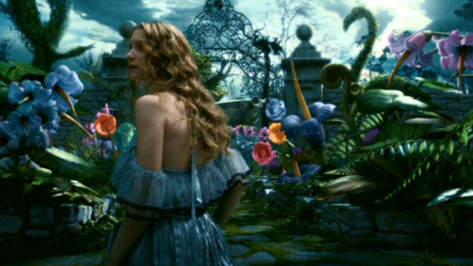 Tim Burton’ın Alice evreni size göre büyüleyici mi yoksa biraz karanlık mı?