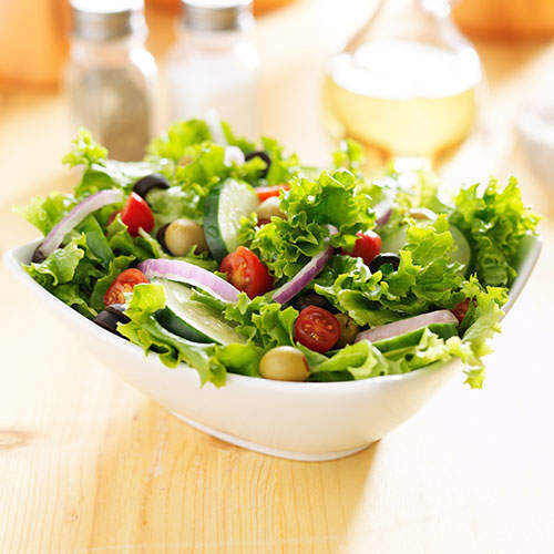 Yemekten önce çorba içermisiniz evde ve yemekle birlikte salata şart mı sizin için?