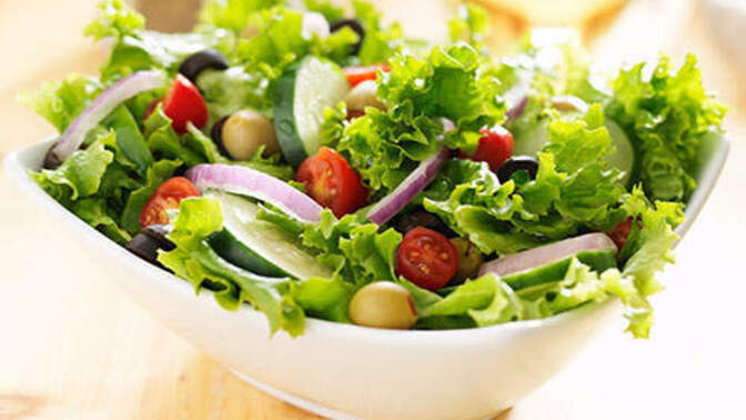 Yemekten önce çorba içermisiniz evde ve yemekle birlikte salata şart mı sizin için?