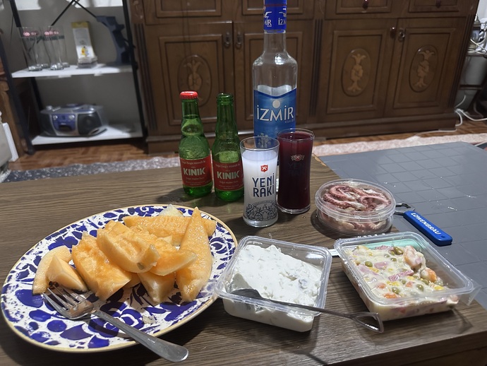 Rakı Masam nasıl olmuş siz rakının yanında ne yersiniz ne içersiniz?