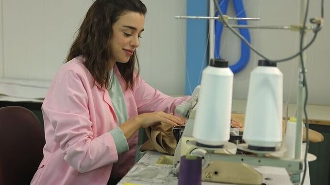 Sevgilim günlük yevmiyeli işe gitmemi istemiyor. Gidersen beni sil dedi, günlük çalışmak kötü mü?