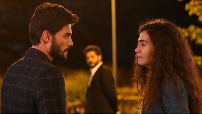 Biri sizden hoşlanıyor ama sizin onun arkadaşına karşı daha yoğun hisleriniz var. Seveni mi sevdiğinizi mi seçersiniz?