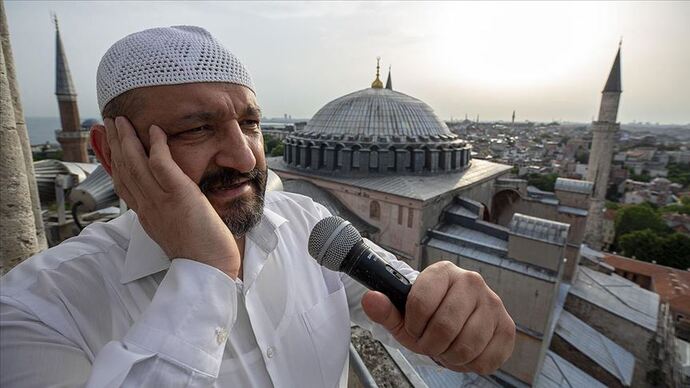 Ezan okunurken müziğin ya da videonun sesini kısıyor musun?