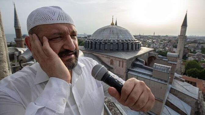 Ezan okunurken müziğin ya da videonun sesini kısıyor musun?