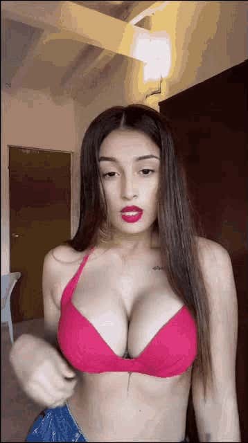 Latin kızların göğüsleri kocaman olmuyor mu yaa?