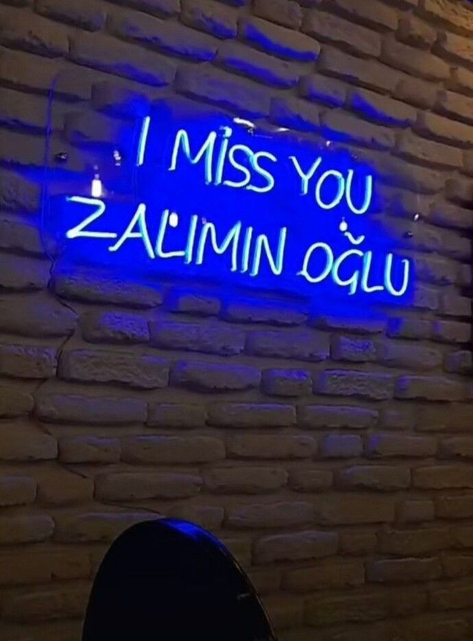 Özlediğiniz birisi var mı 🌚?