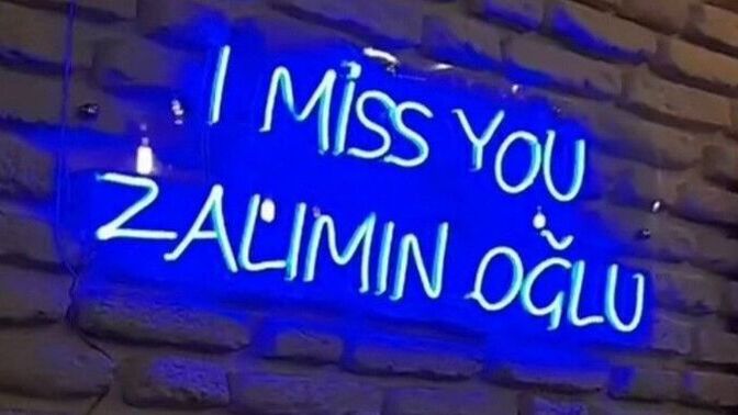 Özlediğiniz birisi var mı 🌚?