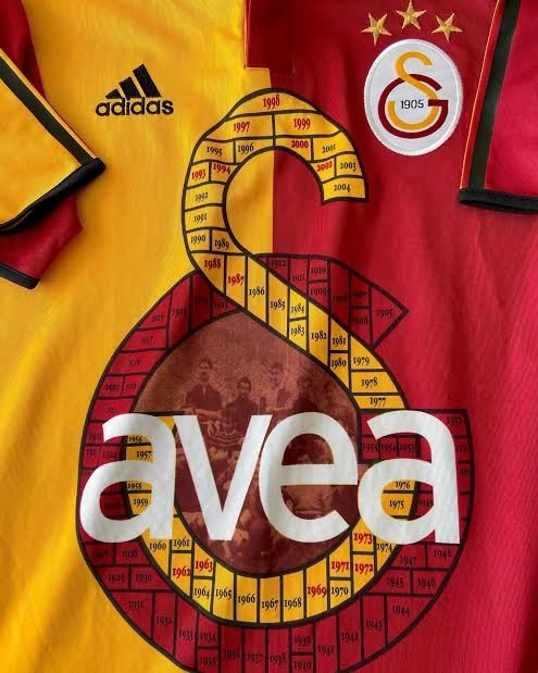 Galatasaray tarihininde en beğendiğiniz forma hangisiydi?