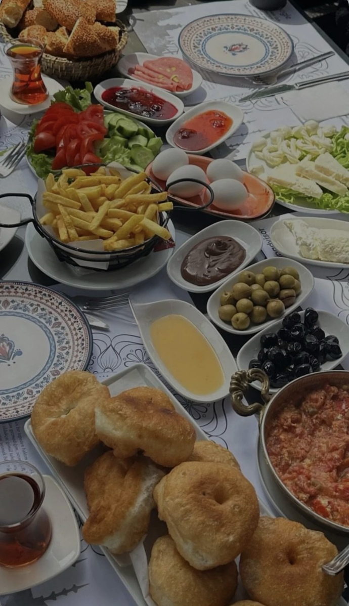 Serpme kahvaltı gerçekten keyifli mi, yoksa israf mı?