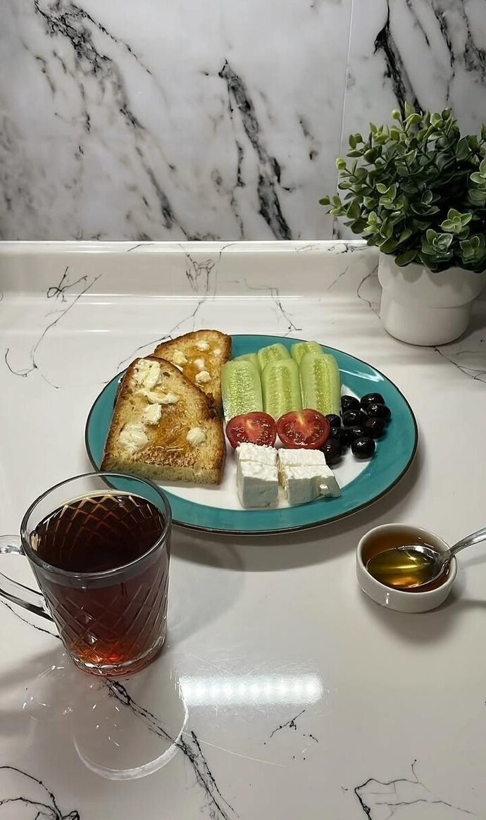 Kahvaltı da ekmek yoksa o sofraya oturmamcılardan mısın veya ekmeksiz de kahvaltı yapanlardan mı?