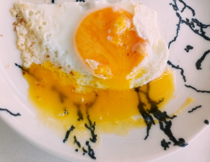 Sevgilinizin ekmek bandığı yumurtaya siz de ekmek banar mısınız?