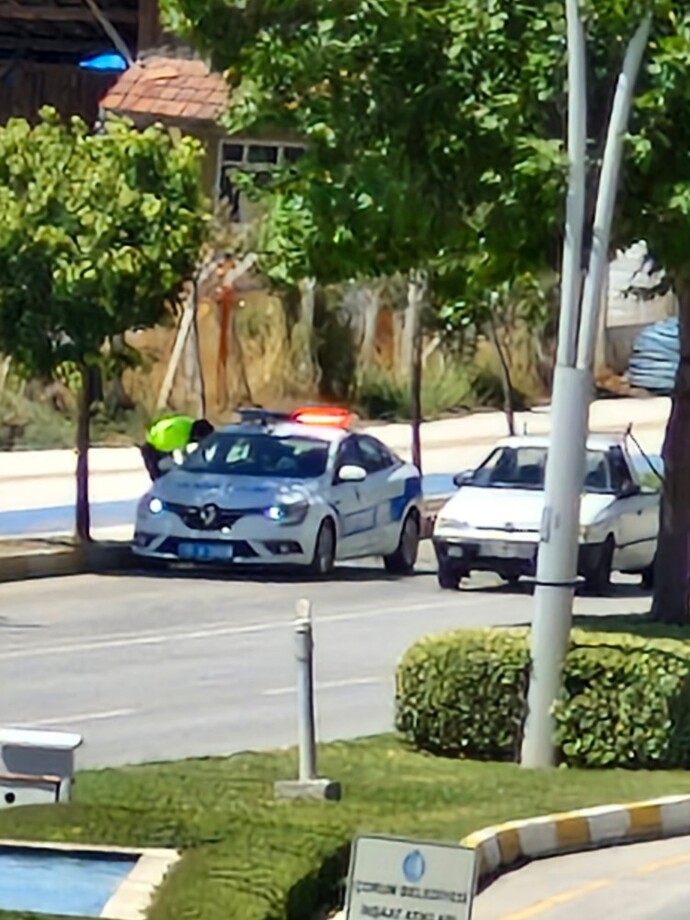 Polis çevirmesinin her yerde olması sinir bozucu değil mi sizce?
