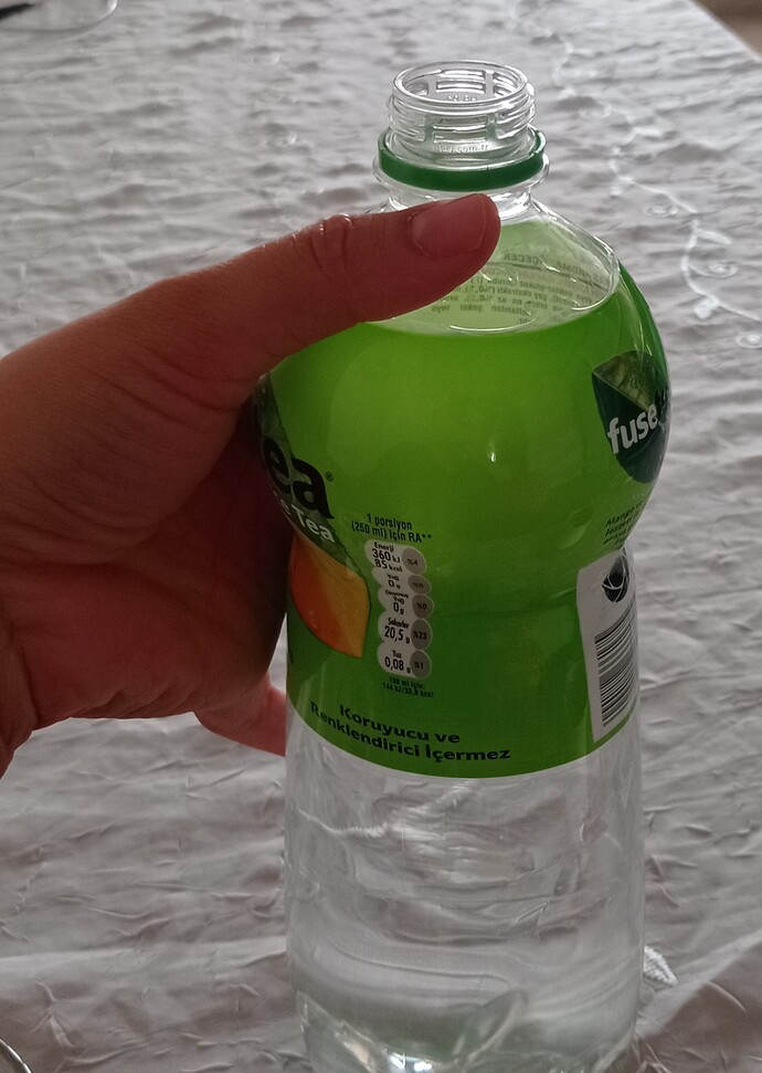 Suyu dolaptan alınca bardağa mı dökersin kafana mı dikersin?