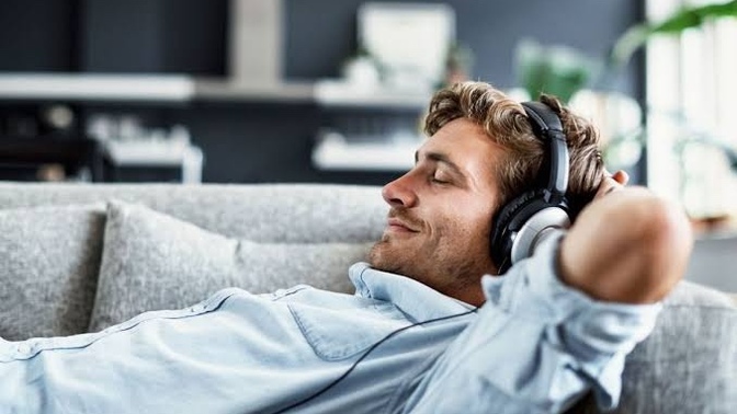 Bu gece dinlemem için hangi şarkıyı önereceksin bana?