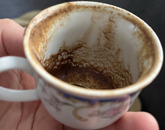 Arkadaşlar hisleri kuvvetli olan var mı ya da  kahve falı vs?