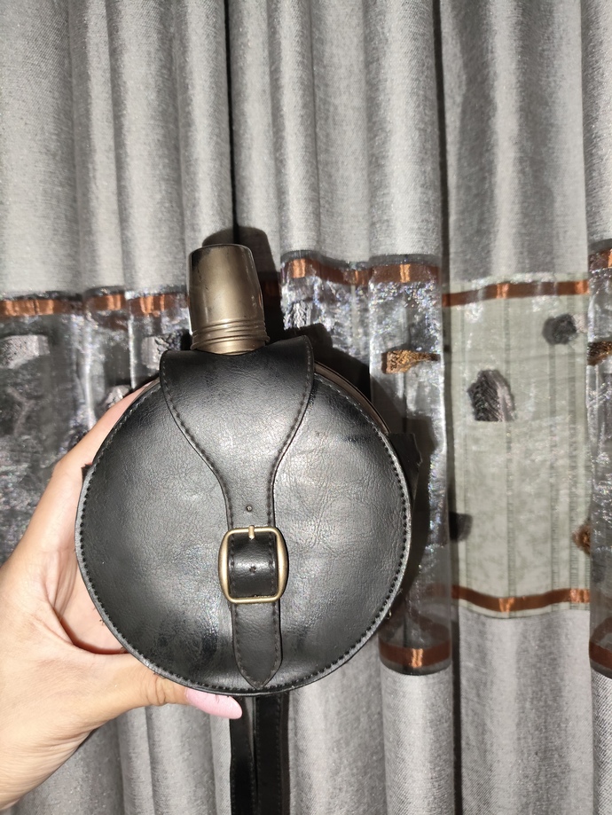 Tarihe ve doğaya olan aşkım akıl alır gibi değil 🤭kendime antika piknik çantası aldım nasıl sizce tarihçiler yazsın 🤭🤭🤭?