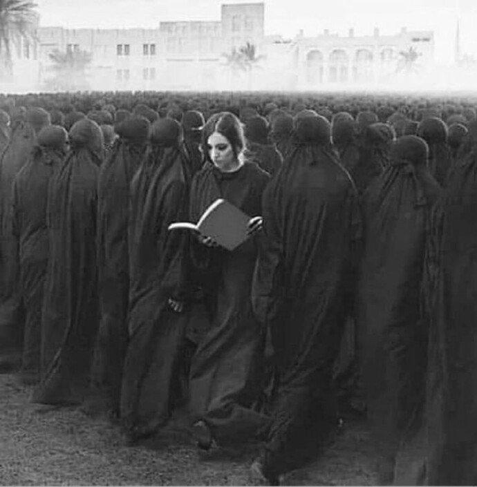 Sizce insanlar bir şeye gerçekten kendi fikirleriyle mi yoksa toplumun etkisiyle mi karar veriyorlar?