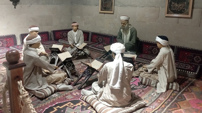 Yakutiye Medresesini Gezdin mi?