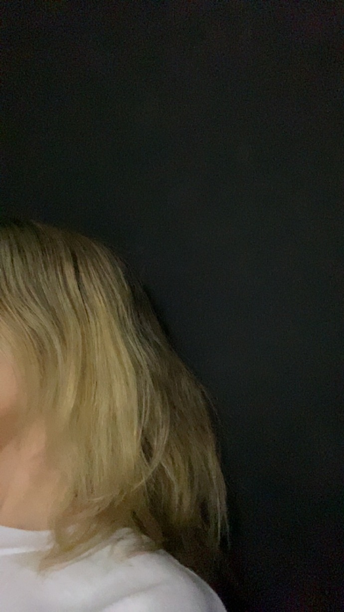 Selam saçımı sarı yaptırdım aşırı cırtlaktı cila istedim yeşile çaldı adam yıkadıkça geçer dedi geçmedi ne yapacağım?
